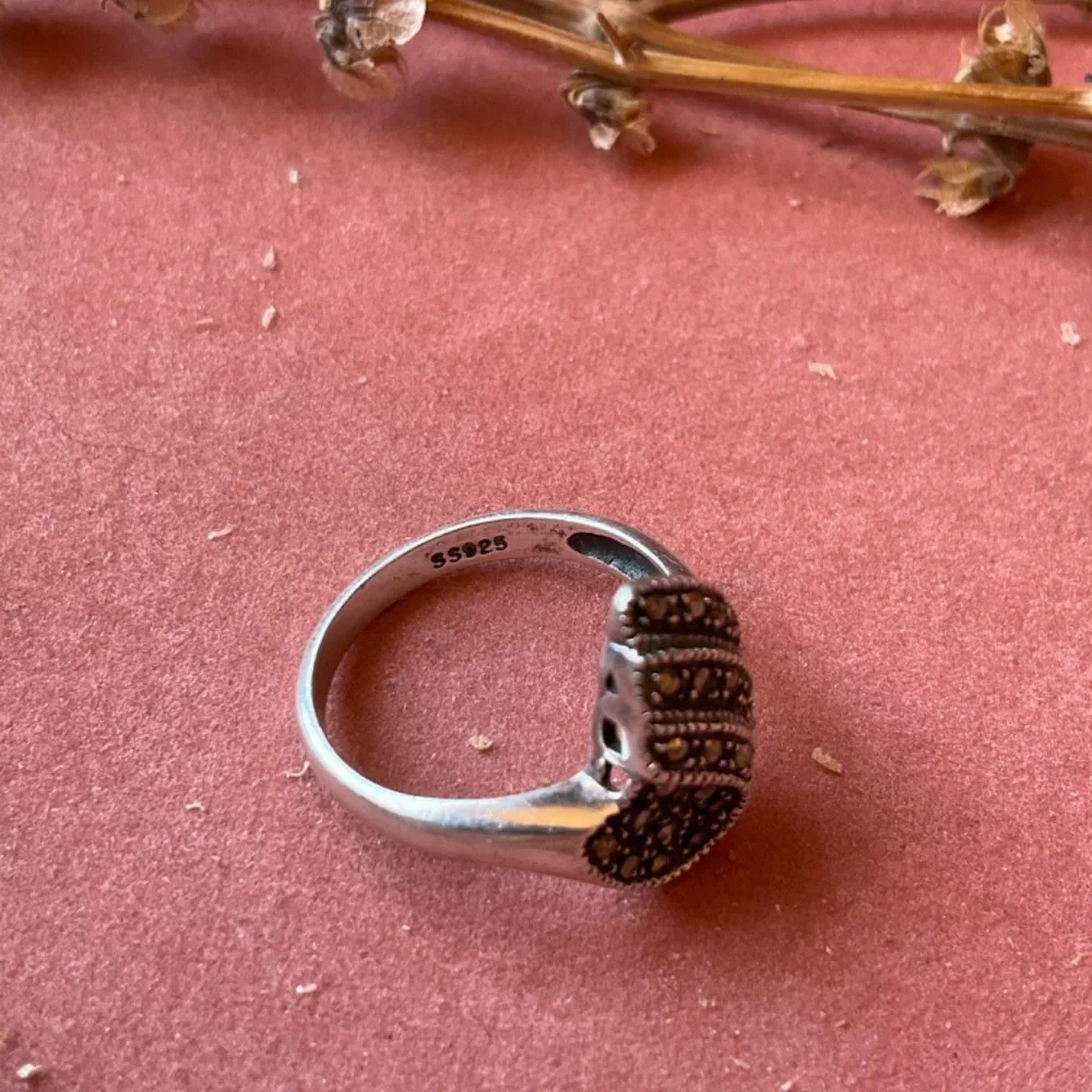 🐚 Hematite and Sterling Ring